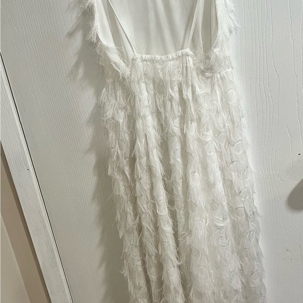 Elegant White Feathered Dress - Picture 2 of 3